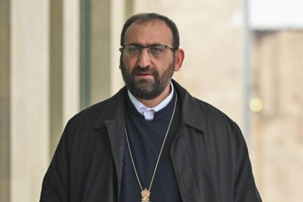 Արշակ սրբազանի գործը զավեշտի գագաթնակետն է