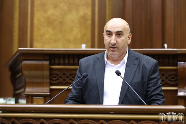 Հուշարձանները պարզապես ճարտարապետական տարրեր չեն։ Դրանք հավաքական հիշողության նյութական արտահայտությունն են։Մհեր Մելքոնյան