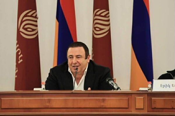 Խոսում են ԵԱՏՄ կազմից դուրս գալու մասին… գոնե պատկերացնո՞ւմ են, թե դա ինչ է նշանակում. Հո սիրուն խոսքեր ասելով չի՞. Գագիկ Ծառուկյան