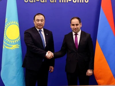 Խուդաթյանն ու Ղազախստանի դեսպանը քննարկել են ավիացիոն, տրանսպորտային ոլորտներին առնչվող հարցեր